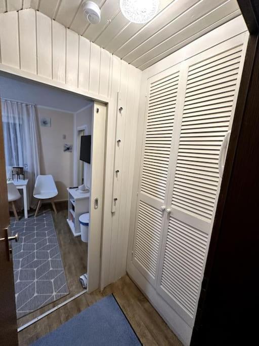 Small Studio For Two - Ferienwohnung Fuer Zwei บาดไรเฮนฮัล ภายนอก รูปภาพ